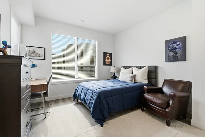 Lock-off flex room with separate entrance
