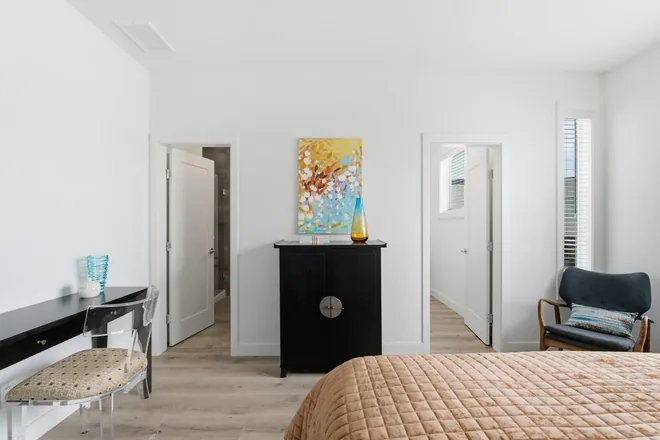 Lock-off flex room with separate entrance